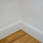 Detail,Of,Corner,Flooring,With,Intricate,Crown,Molding,And,Plinth.